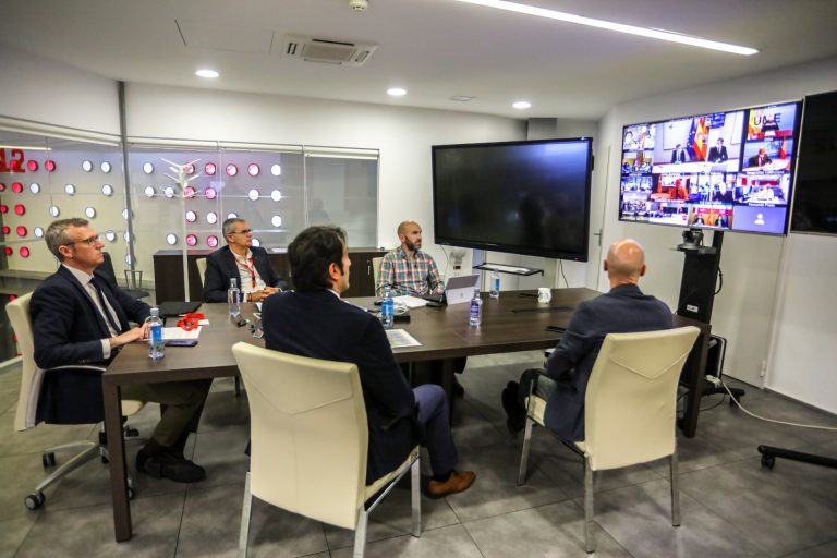 El Rey reconoce la labor de los voluntarios de Protección Civil en una videoconferencia con participación de la Xunta