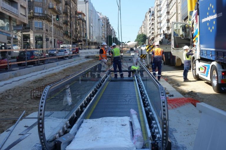 Vigo comienza la instalación de rampas mecánicas en la Gran Vía