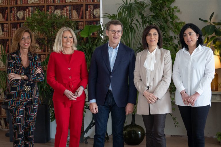 12J.-El PPdeG prevé mantener las listas y Feijóo deberá volver a cesar a la docena de cargos que recuperó hace dos meses