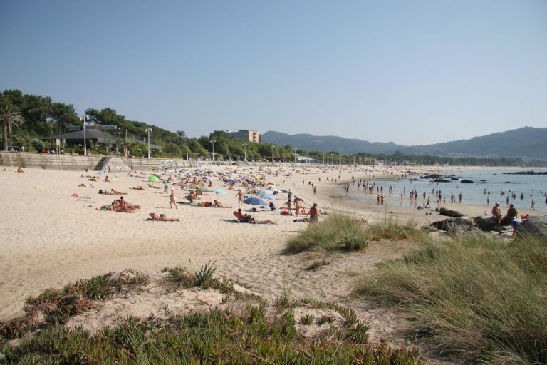 El alcalde de Vigo avanza que las piscinas de la playa de Samil permanecerán cerradas este verano