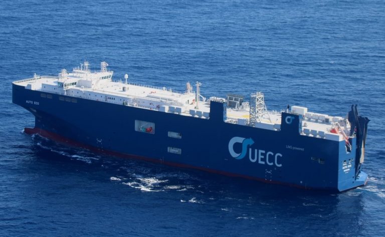 El mayor buque ro-ro del mundo propulsado por gas natural atracará este martes en Vigo, donde cargará 1.600 vehículos