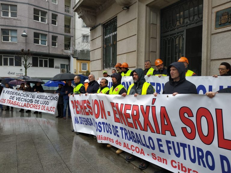 Alcoa convoca este jueves a trabajadores de San Cibrao para abordar medidas ante su situación «insostenible»