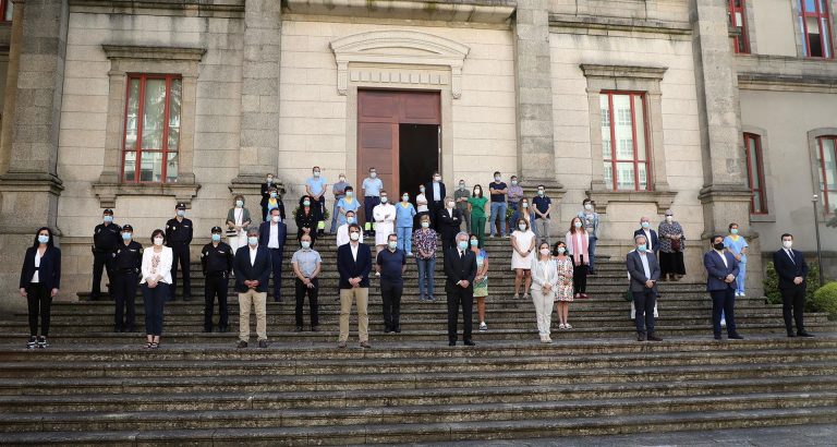 Las instituciones gallegas guardan un minuto de silencio en recuerdo de las víctimas del coronavirus