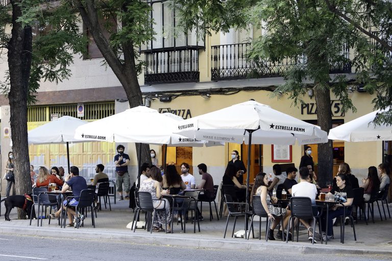 Galicia acuerda incrementar el aforo de restaurantes al 50% desde el lunes