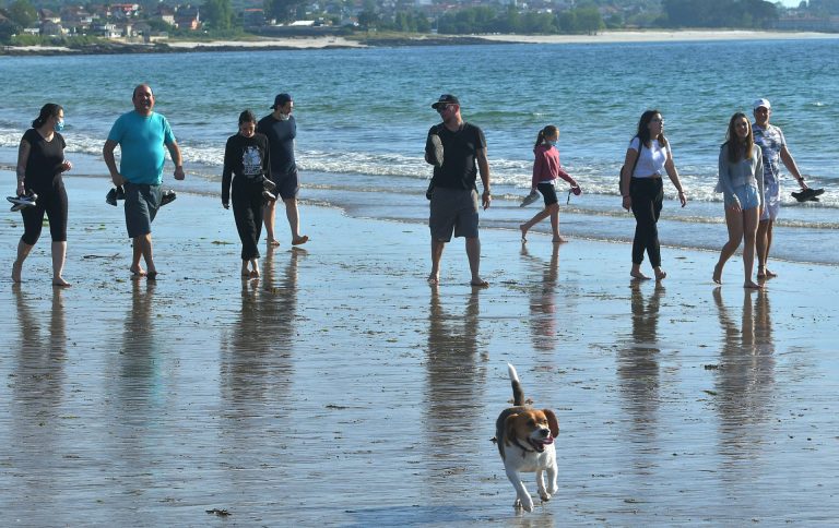 La Fegamp ve «muy difícil» que los ayuntamientos puedan controlar el acceso a las playas: «No tenemos medios»