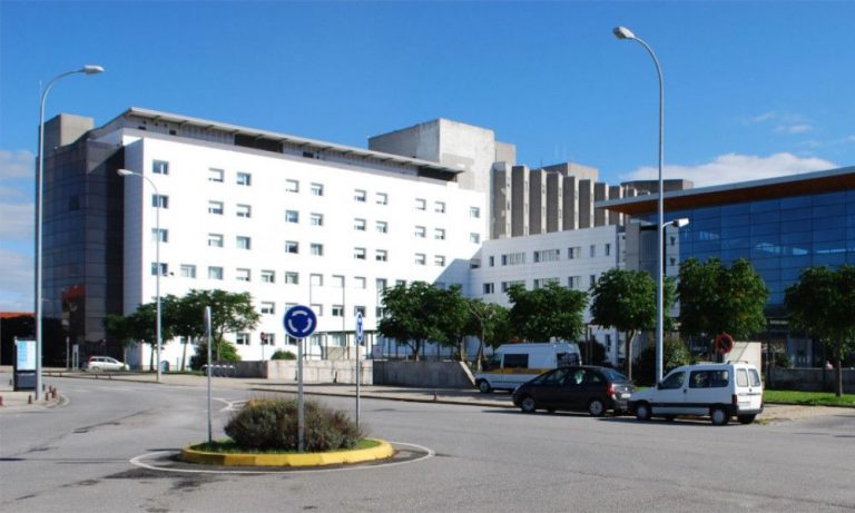 Los pacientes de COVID ingresados en las UCI de hospitales gallegos descienden a 30