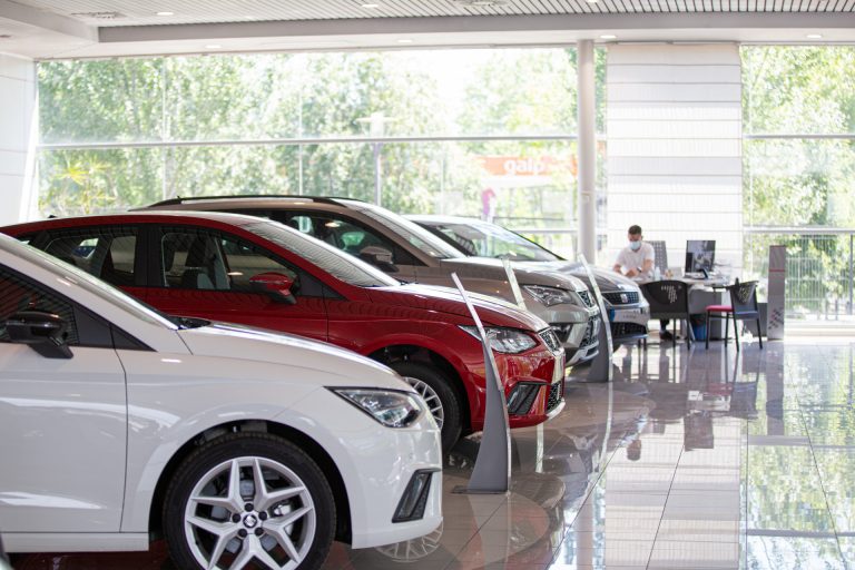 Las ventas de coches se hunden un 63% en Galicia en mayo, aunque menos que la media