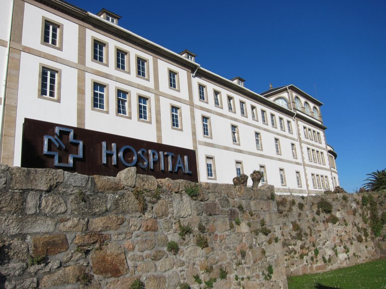 Los pacientes con COVID ingresados en hospitales de Galicia se mantienen en cuatro
