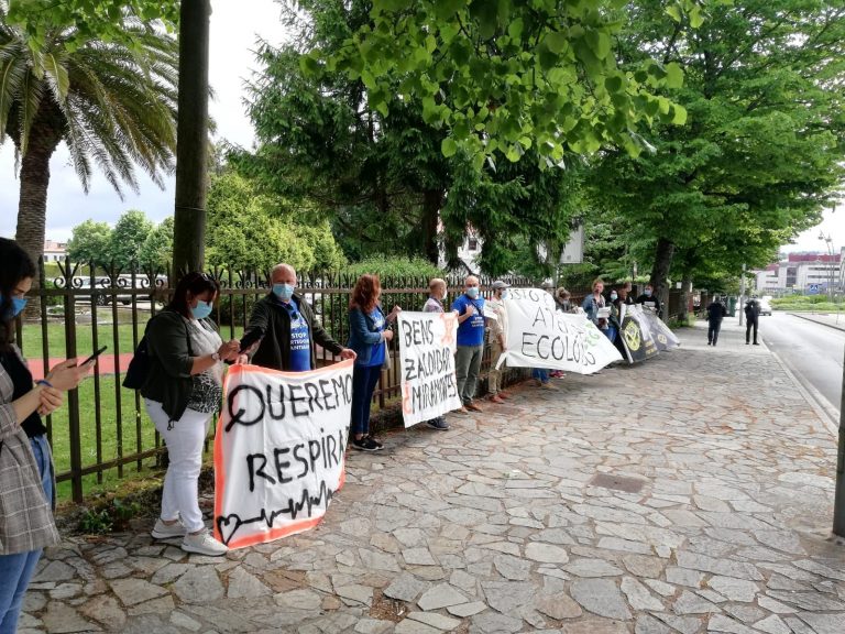 Varios colectivos reclaman ante la Consellería de Medio Ambiente el cierre del vertedero de Grixoa-Miramontes