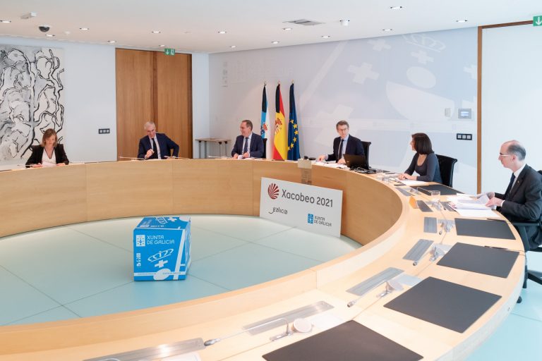 Feijóo defiende que el Sergas es «respetuoso» tanto con sus listas como con las contrataciones por la COVID