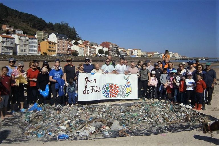 Mar de Fábula celebra mañana el Día de los Océanos retomando la limpieza de la playa de Bens en A Coruña