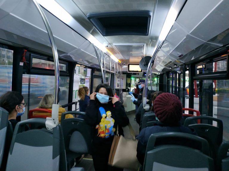 Coronavirus.- Os usuarios do transporte público poden utilizar desde este martes a totalidade dos asentos