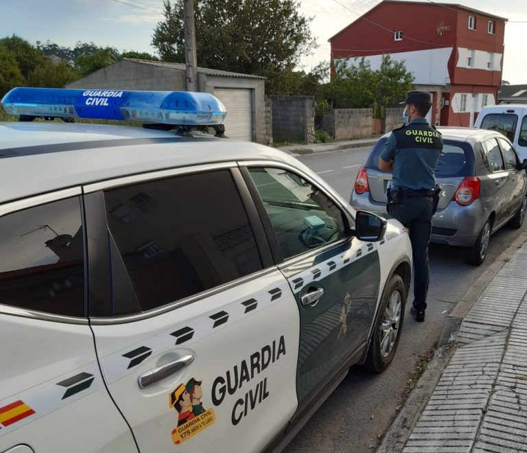 Detenida una octogenaria por rayar al menos 17 vehículos en O Grove (Pontevedra)