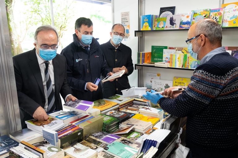 Abre sus puertas en Santiago la primera feria del libro de España tras el confinamiento