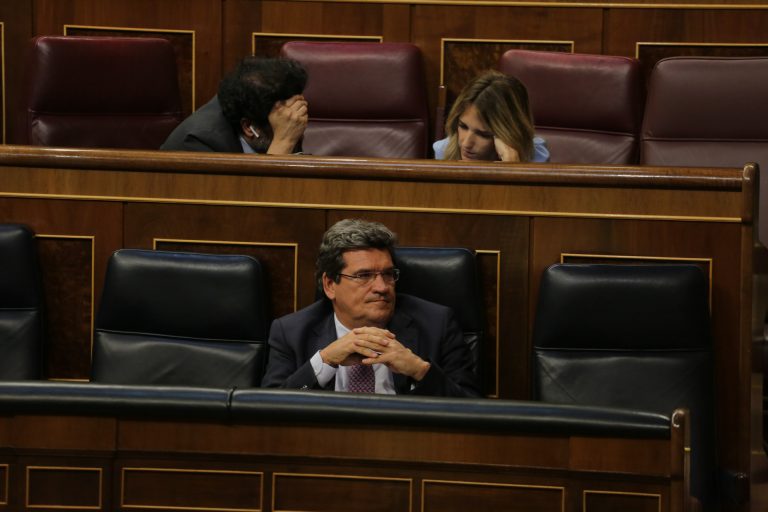 Escrivá asegura que trabajarán con las comunidades para una «ventanilla única» del IMV