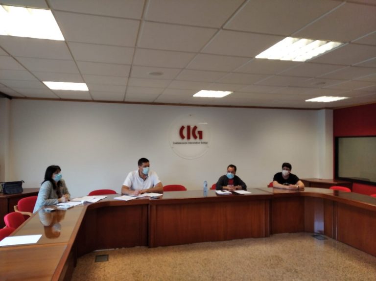 Sindicatos reclaman la retirada de los pliegos de contratación del servicio de limpieza del CHUS para «actualizarlos»