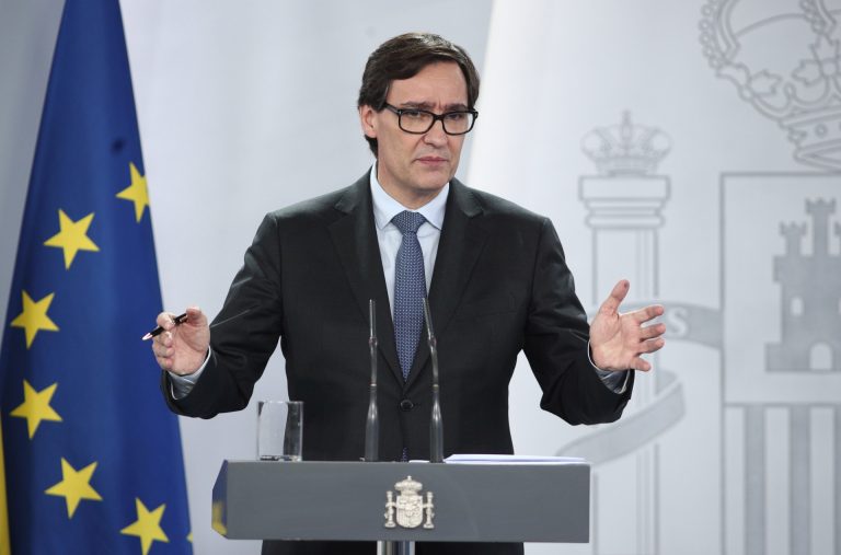 Illa responde a Feijóo que el Gobierno no oculta las cifras de fallecidos: «Los datos nos los hacen llegar las CCAA»