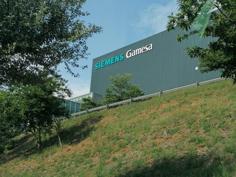 Trabajadores de Siemens Gamesa en As Somozas (A Coruña) temen una deslocalización a Portugal