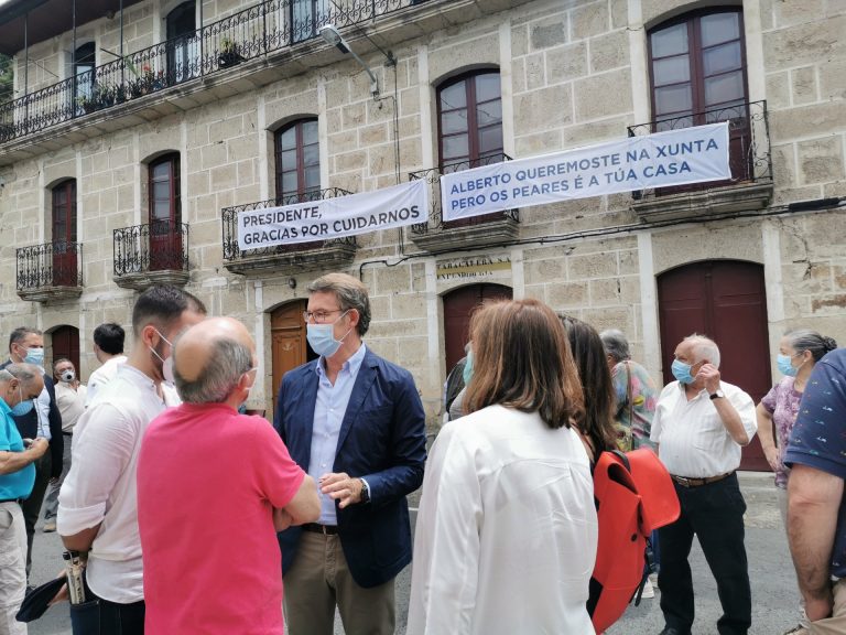 Feijóo inicia una campaña «excepcional» en Os Peares, donde las fronteras «no valen para nada»