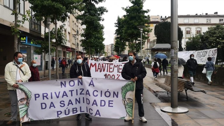 Unas 300 personas se movilizan en Pontevedra contra «la precariedad laboral» y la «privatización» en la sanidad