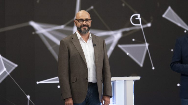 Debate 12J.- Vox pide el voto para ser «dique de contención de las políticas nacionalistas» de Feijóo