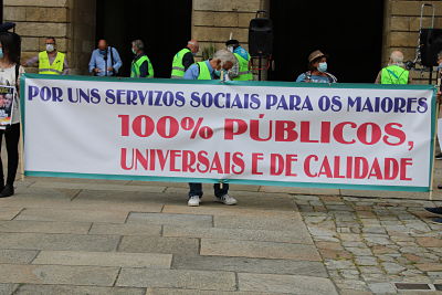 Centenares de personas protestan por las muertes en residencias y reclaman un sistema 100% público
