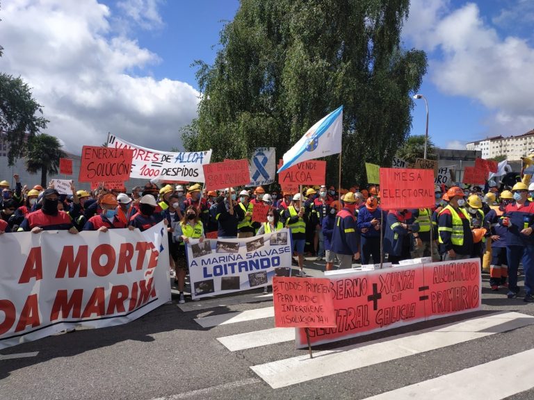 Cientos de trabajadores de Alcoa claman ante la Xunta por una «intervención»