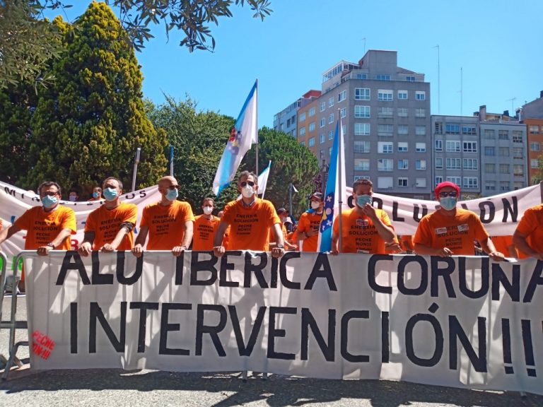 Trabajadores de Alu Ibérica en A Coruña entregan una carta a Sánchez pidiendo la intervención «inmediata» de la empresa