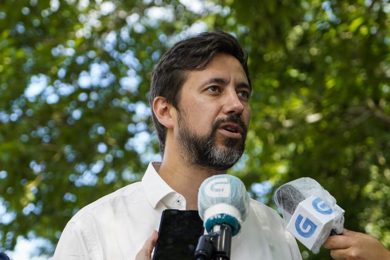 Gómez-Reino (En Común) cree que «no es el momento» de pedir la suspensión de las elecciones en A Mariña