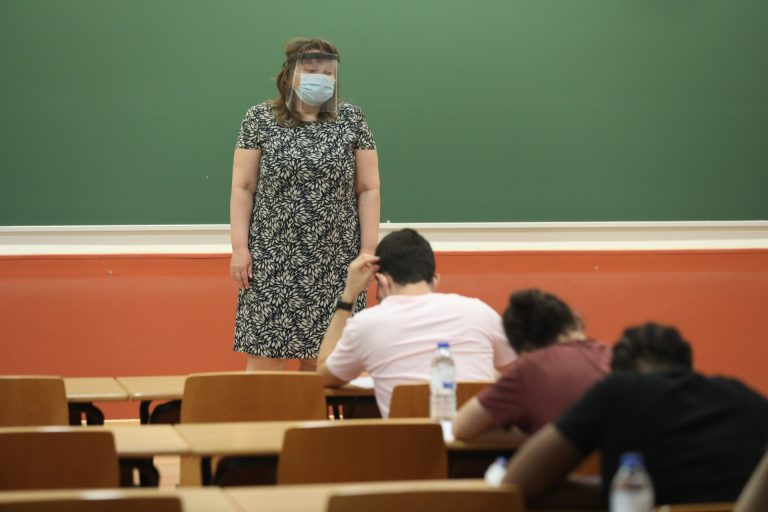 CSIF avisa de que más de la mitad de los docentes anunciados aún no han llegado a centros, 600 de ellos en Galicia