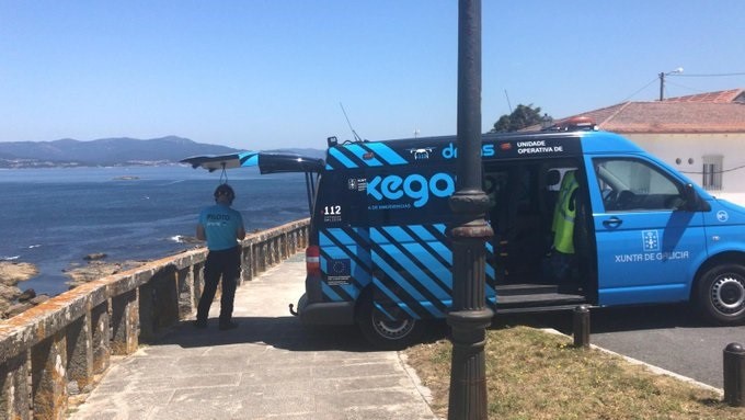 Sigue sin novedad la búsqueda de dos chicos desaparecidos tras volcar un kayak en Porto do Son, a la que se suman drones