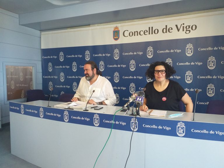 Marea de Vigo alerta de «vacíos de democracia» en la urbe olívica y pide la grabación de los plenos municipales