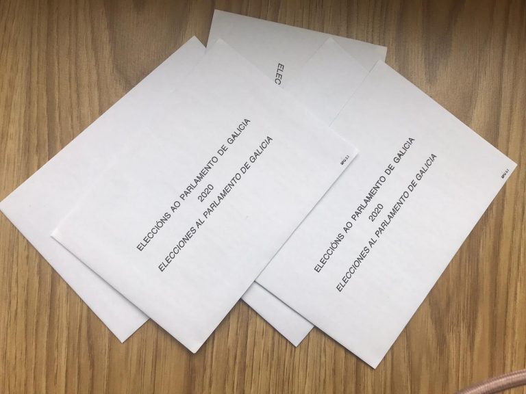 12J.- Un total de 2,2 millones de gallegos están llamados a las urnas este domingo y más de 72.000 ya votaron por correo