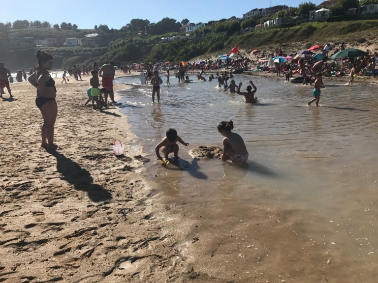 12J.- Jornada de sol y playa para acudir a las urnas en Galicia, más calor y tormentas por la tarde en el interior
