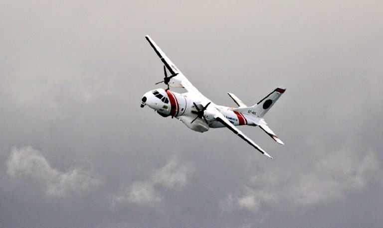 Un avión de Salvamento rastrea de nuevo la zona de búsqueda de dos desaparecidos tras volcar su kayak en Porto do Son