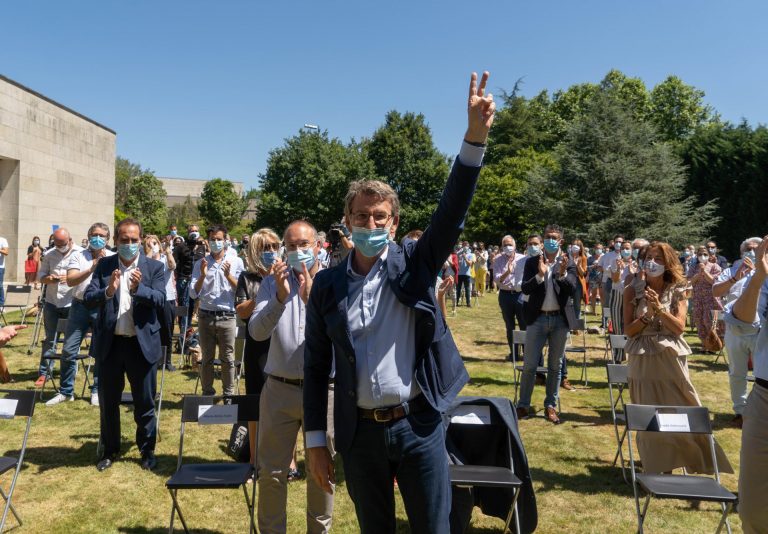 Feijóo promete ser «leal» al Gobierno, pero le insta a «escuchar y asimilar» el mensaje de Galicia en las urnas