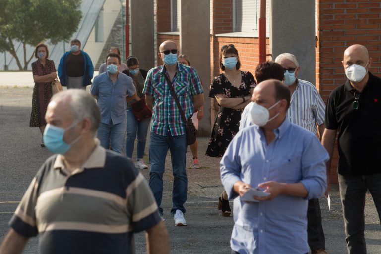 La mascarilla será obligatoria en Galicia en todo momento, salvo en bares y en playas y piscinas