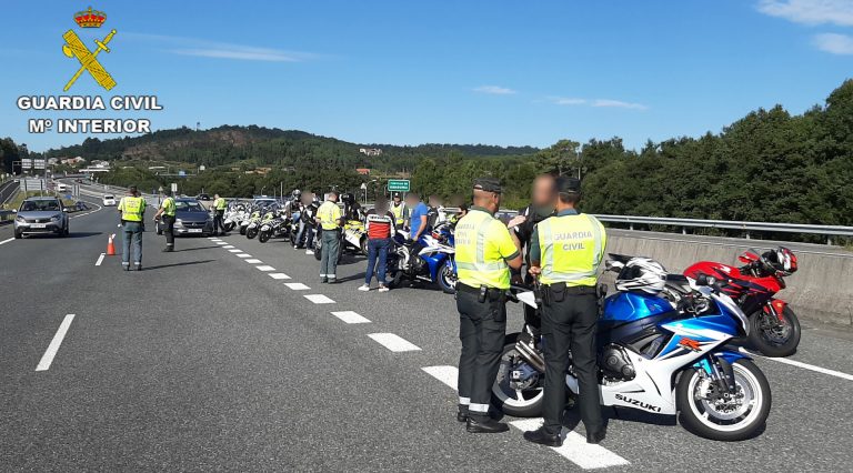 Interceptado un grupo de motoristas de los que la mayoría conducía bajo los efectos del alcohol en Meaño (Pontevedra)