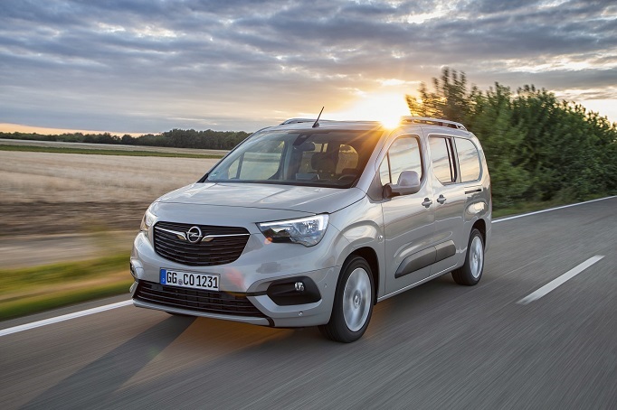 Opel destaca su compromiso con los vehículos comerciales como los que actualmente produce en la planta de Vigo