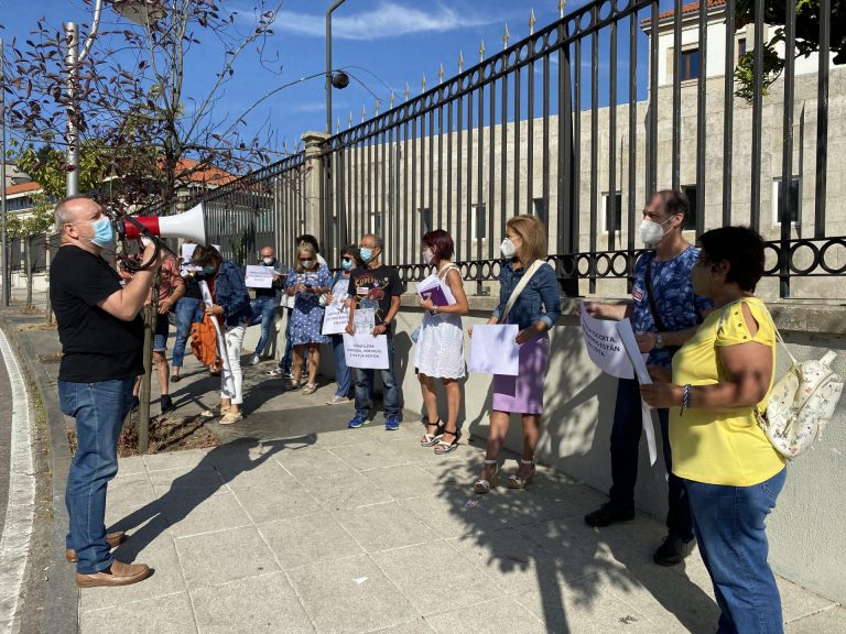 Trabajadores de residencias públicas piden la dimisión de la conselleira y una «vía de diálogo» sobre sus reclamaciones