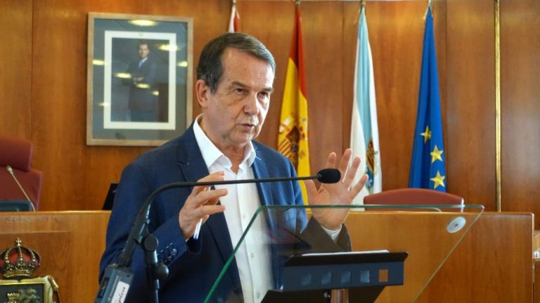 El alcalde de Vigo afirma que resulta «conveniente» mantener la actividad industrial en los terrenos de Vulcano
