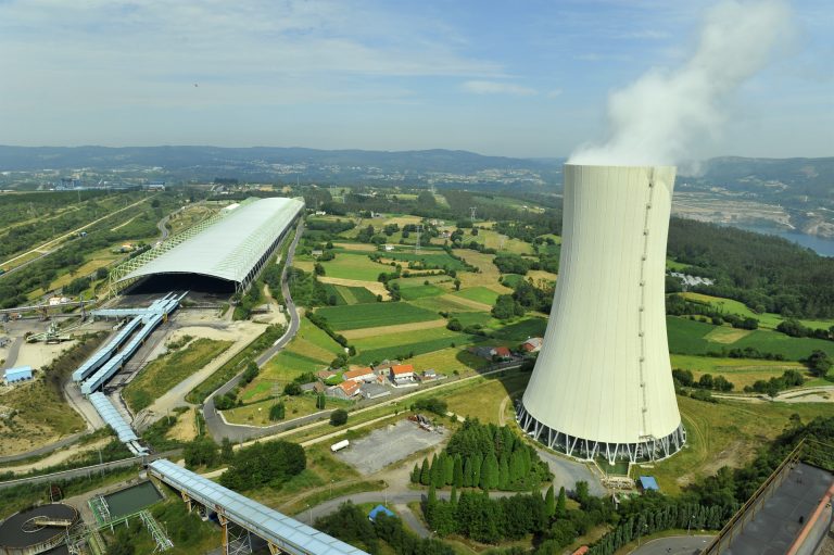 Naturgy estudia inversiones en eólica y gas renovable para Galicia por el cierre de la planta de Meirama