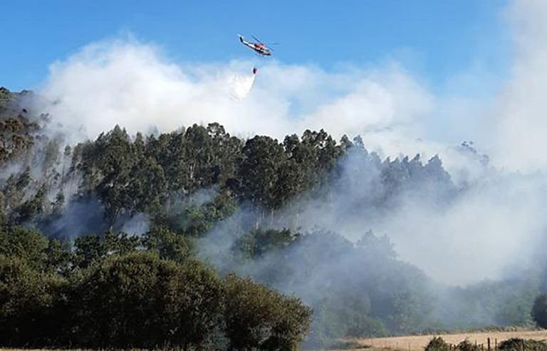 Permanecen controlados los incendios registrados en Quiroga (Lugo) y Monterrei (Ourense)