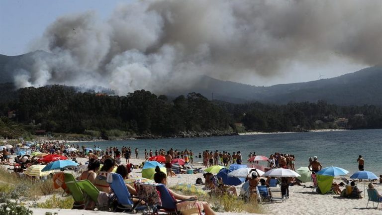 Extinguido el incendio de Porto do Son tras arrasar 40,71 hectáreas y estabilizado el de Verín, con 144 hectáreas