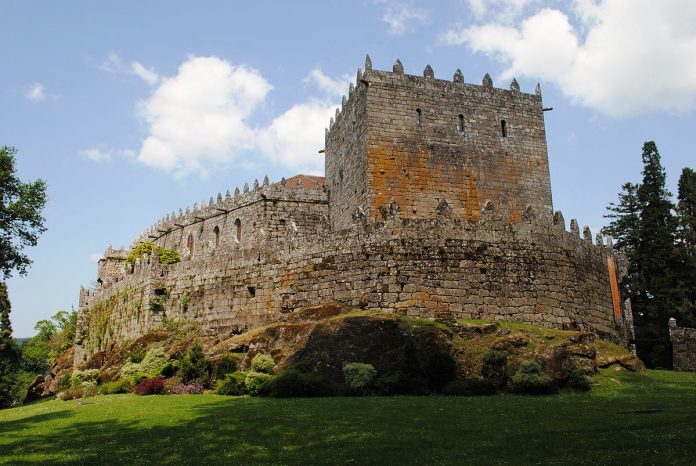 Los castillos de Sobroso y Soutomaior reciben casi 9.400 visitas en lo que va de verano