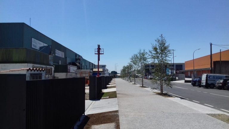 Terminadas las obras de integración paisajística entre el polígono del Tambre y el cementerio de Boisaca en Santiago