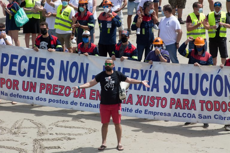 La patronal gallega del metal apoya la venta de Alcoa San Cibrao y señala que puede permitir mantener el empleo