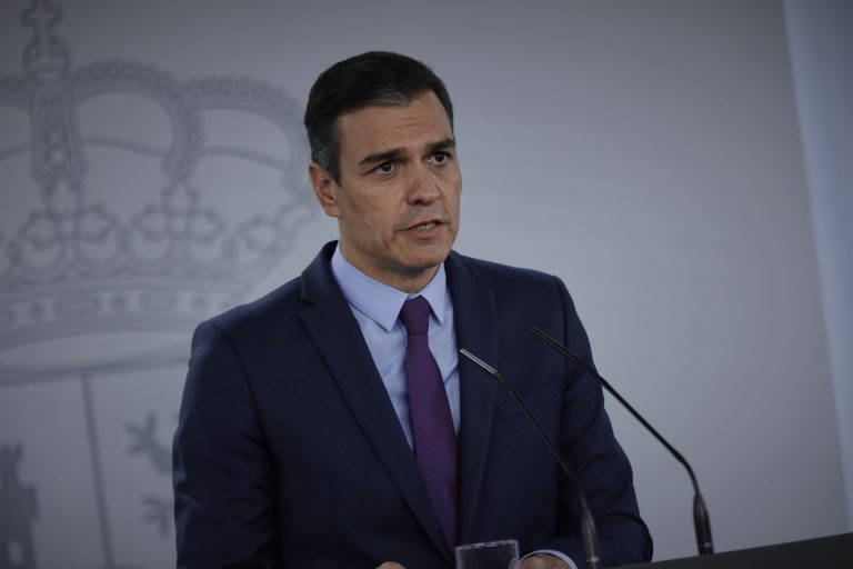 Sánchez pide a presidentes CC.AA no cerrar colegios sin consultar con Sanidad para no extender contagios