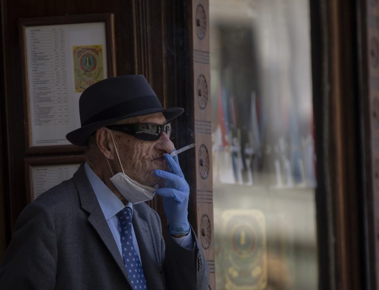 Alcaldes de la comarca de A Coruña apoyan la prohibición de fumar, aunque piden medios