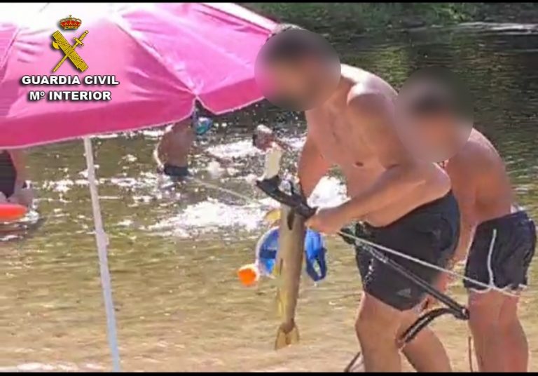 Denunciado un vecino de Salceda de Caselas (Pontevedra) por pescar en el Río Tea sin licencia y con un fusil
